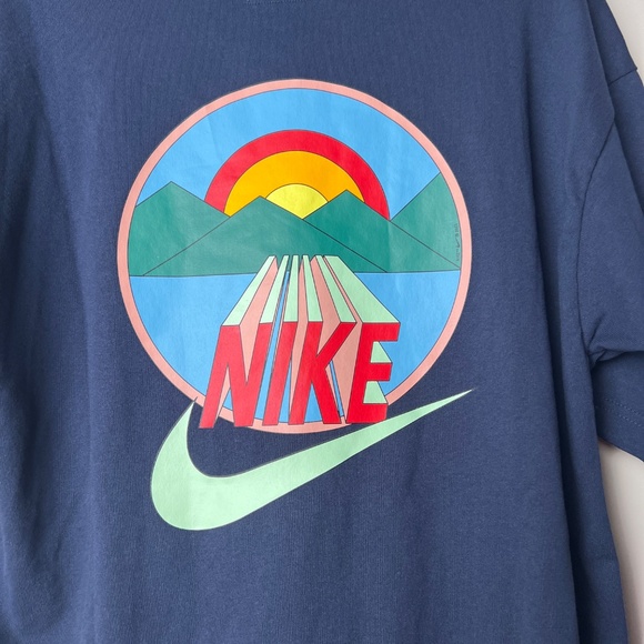 Nike Short Sleeve Adult Unisex Blue T-Shirt Logo and Mountain Sun Scene Medium - Picture 1 of 7